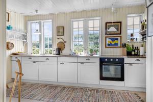 Relaxing Holiday At The Waters Edge