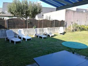 Maisons de vacances Spacieuse maison familiale a Groix avec jardin - FR-1-813-21 : photos des chambres