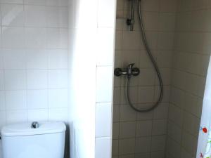 Maisons de vacances Spacieuse maison familiale a Groix avec jardin - FR-1-813-21 : photos des chambres