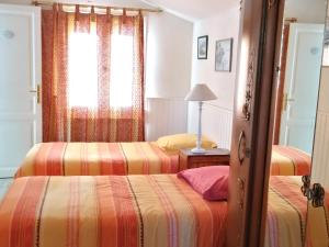 Maisons de vacances Spacieuse maison familiale a Groix avec jardin - FR-1-813-21 : photos des chambres