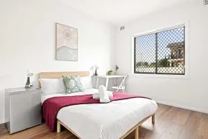 Double Room - Prime location - Convenient Spot in Auburn - Shared Bathroom - Guildford