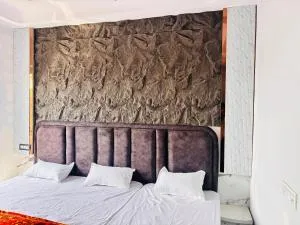 Hotel Radha Madhavam Luxurious Boutique Stay - Mathura