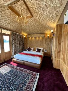 New York Houseboat