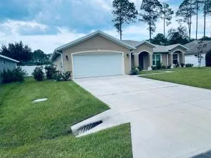 Modern and spacious home away from home - Bunnell