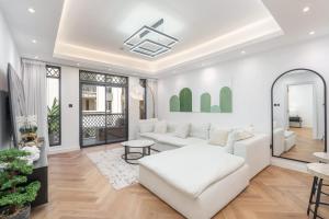 StayShort - Luxury Living in the Heart of Dubai - Next to Dubai Mall and Fountains - Stunning Full Burj Khalifa View