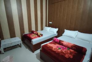 VARANASI PREMIUM HOTEL - K A S H I - N E S T - Near Sarnath Excavated Site - Restaurant and free Wi-Fi - fully Air Conditioned hotel at Prime Location - BEST HOTEL IN VARANASI
