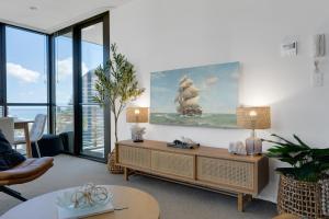Luxury 2-BR Penthouse with Stunning Ocean Views