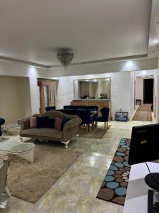 شقه 3 غرف بفيلا