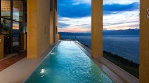 Seafront Ravdoucha Epavlis Athina Villa - Pool, Gym, Sauna, Private Parking, WiFi