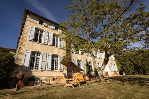 18th Century Chateau with Stunning Pool & Gardens