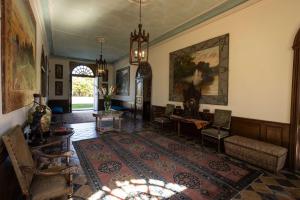 Villas 18th Century Chateau with Stunning Pool & Gardens : photos des chambres