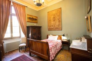 Villas 18th Century Chateau with Stunning Pool & Gardens : photos des chambres