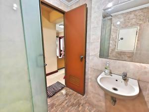 Large 3BR Cieumbuluit Apt Near PVJ & Ciwalk by 2ndHome