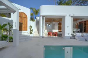 Luxury Helios Villas By Buttonscarves