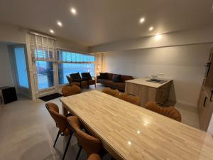 Luxury apartment on the seafront of Ostend T07