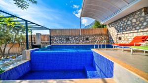 2 Bedroom Villa 5 Minutes Drive to the Town