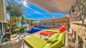 2 Bedroom Villa 5 Minutes Drive to the Town