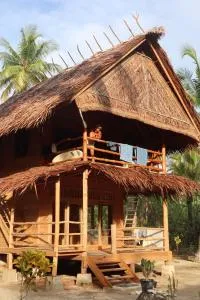 Toro Simalatcat - Private all inclusive, Accom, Food, 2x daily surf trips, guide, barrels - Katiet