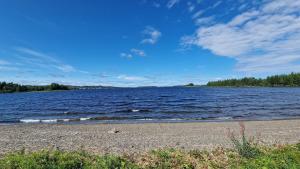 Stuga Björn - Quiet cabin at lake Edesjön