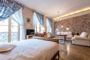 Castle Street Retreat, 19