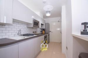 Affleck Stay 1 - SJA Stays - Modern 2 Bed Apartment - With Parking