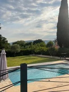 Villa Élégante à Berre-les-Alpes - Terrasse, Piscine & Vue Panoramique - 孔特