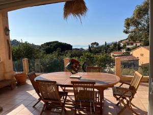 Villa avec piscine vue mer 4 chambres à Saint-Clair Le Lavandou