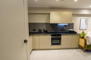 Verdana Suite - 1BD Flat Near Centre