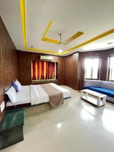 SD Family Resort CLUB-BAR&SPA l just 7km from shreenathji Nathdwara by SK 966o9o1oo6 - Sardārgarh