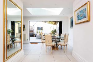 Veeve - Richmond on Canvas