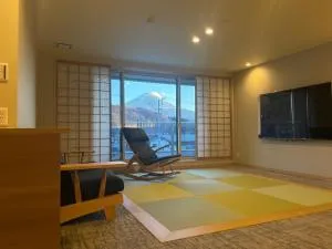 富士山と河口湖とホテル風鈴 - Ōtsuki