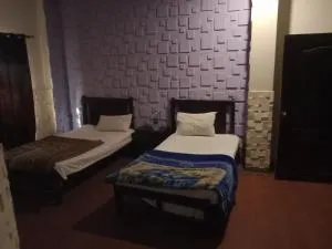 The royal crown hotel - Gujrānwāla