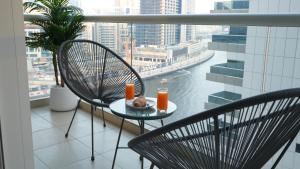 1BHK full canal view apartment in Business bay !