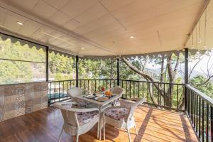 Alaya Stays Farsauli 1 - Pet friendly 3 BHK Hillside Getaway with Gazebo & Balcony