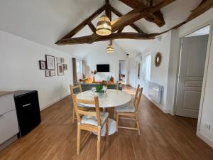 Appartements Appartement centre ville climatise vue Chateau : photos des chambres