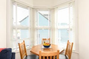 Modern Southville Apartment 5 Min Walk to Centre