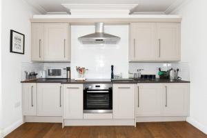 Modern Southville Apartment 5 Min Walk to Centre