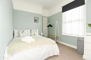Modern Southville Apartment 5 Min Walk to Centre