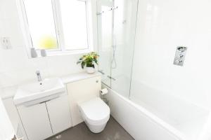 Modern Southville Apartment 5 Min Walk to Centre