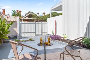 Character 1880s Renovated Cottage - Quiet location