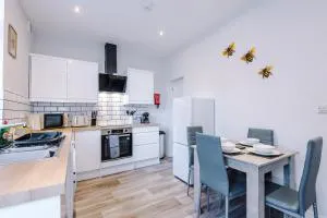Spacious & Elegant 4 Bedroom, Bury Town Centre - 贝里