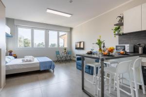 Seaside Studio with Swimming Pool and Parking