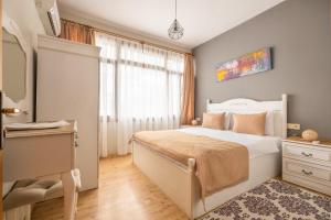 Old Town Deluxe Flats