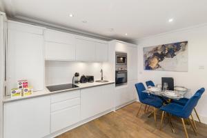 Stylish 2 Bedroom flat in Prime London Location up to 5 Guests