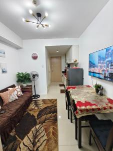 Sea Residence MOA - JULIZA STAYCATION