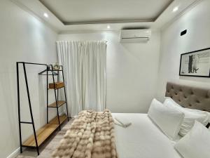 La Maison Chic Airport