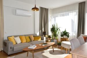 Ezras Apartments in the Heart of the City, near Old Town