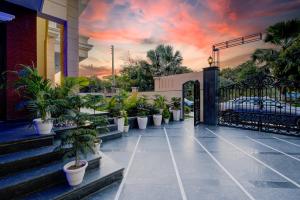 Amrit Villa Hotel and Banquet Medanta Hospital Medicity