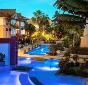 2BR The Lakes Resort Escape, 4 Pools 5 min Airport