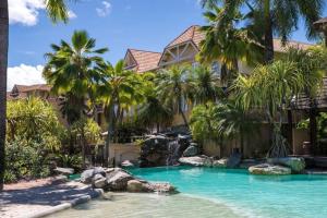 2BR The Lakes Resort Escape, 4 Pools 5 min Airport